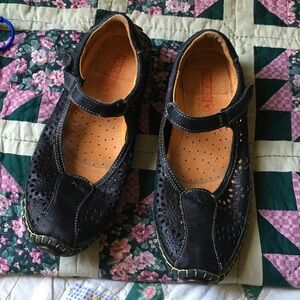 PIKOLINOS Women's Black Perforated Flats